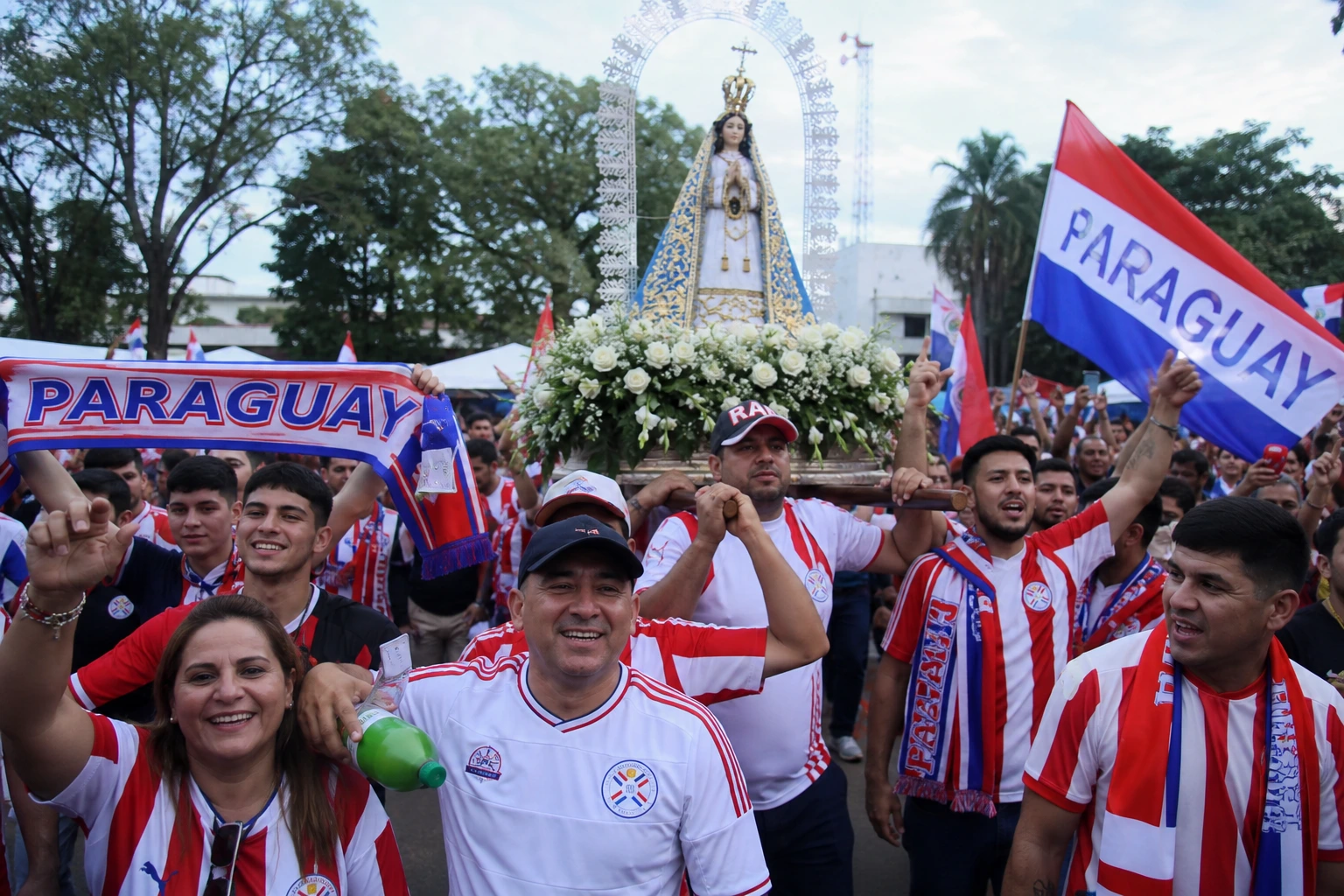 Nuestra Señora de Caacupé, patrona de Paraguay y de la selección paraguaya de fútbol
